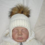 Б-298 Шапочка вязаная р. 38-40 молочный (коричневый помпон)